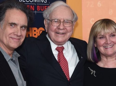 Having Billions of Dollars, Why Warren Buffet Never Appears on the List of the Richest People in the World