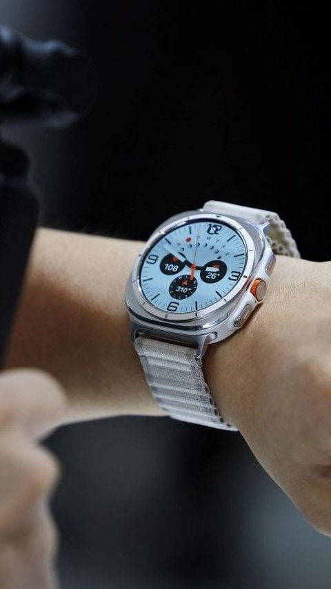 Galaxy Watch 7 juga akan hadir dengan model 40mm dan 44mm, serta dua konektivitas berbeda, yaitu Wi-Fi dan 4G LTE. Foto: REUTERS / Kim Hong-Ji