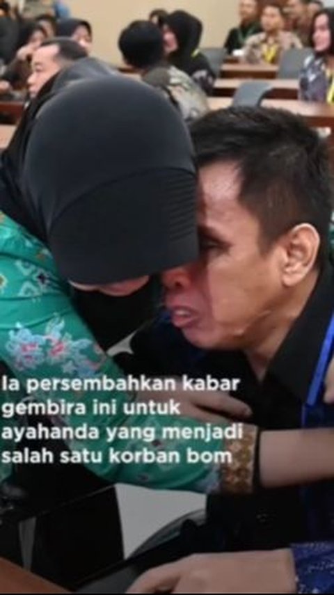 Putri Korban Bom Surabaya Berhasil jadi Bintara Polisi, Tangis Sang Ayah Pecah Sambil Duduk di Kursi Roda