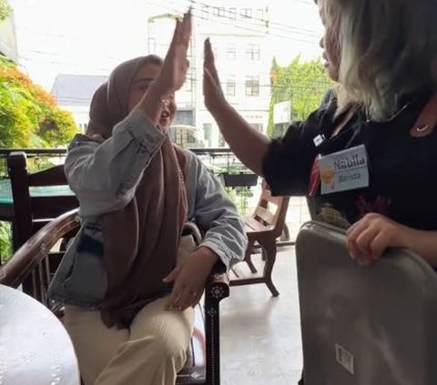 Viral Kafe di Jakarta Pekerjakan Penyandang Down Syndrome jadi Barista dan Pramusaji, Tingkahnya Bikin Takjub Pelanggan