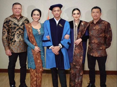 Bikin Terharu! 8 Momen Kris Dayanti Sampai Menitikan Air Mata saat Acara Wisuda Azriel, Kompak Hadir Bersama Anang Hermansyah