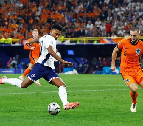 Meski Belanda mencetak gol lebih dulu lewat Xavi Simons, namun Inggris berhasil menyamakan skor melalui penalti Harry Kane. <br><br>Hingga gol kemenangan Inggris sukses dicetak oleh Ollie Watkins di masa injury time babak kedua. Foto: Reuters<br>