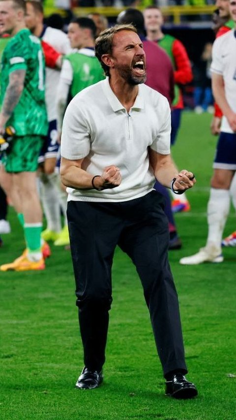 Reaksi Manajer Inggris Gareth Southgate yang merayakan kemenangan timnya setelah pertandingan melawan Belanda. Foto: REUTERS / Wolfgang Rattay