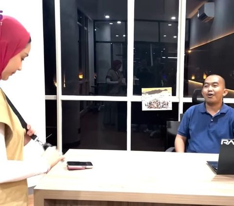 Potret Nagita Slavina Sidak Kantor Baru, Keliling Sampai ke Pantry dan Santai Bercanda Bareng Karyawan