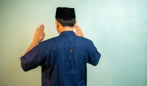 How to pray with humility and focus on Allah SWT