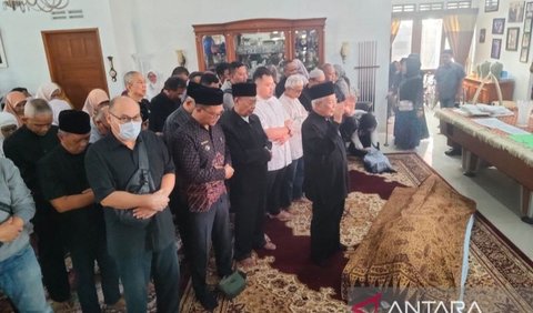 Yudi Guntara, menantu almarhum mengatakan, tidak ada penyakit spesifik yang diderita mertuanya.<br>