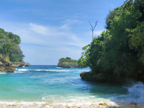 Potret Senja Terbaik di Pantai Ngliyep Malang, Lelah Lewati Jalan Berbukit Terbayar Lunas