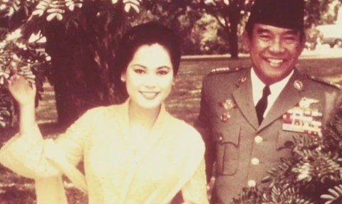 Kartika Soekarno Pergi Bareng Sang Putra, Pamer Gunakan Paspor Indonesia