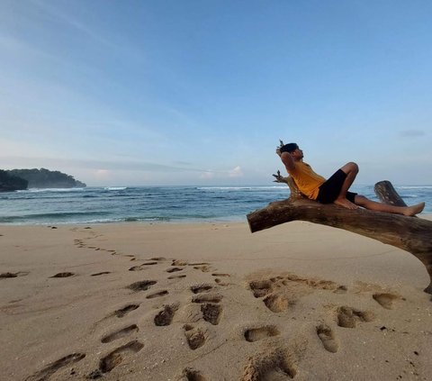 Potret Senja Terbaik di Pantai Ngliyep Malang, Lelah Lewati Jalan Berbukit Terbayar Lunas