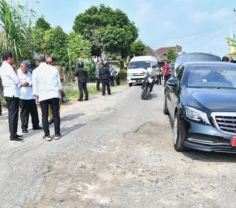 Once Again, Roads in Lampung Are Severely Damaged, Jokowi Gets Out of the Car