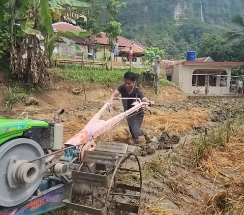 Usai Ngebajak Sawah, Ayah Lesti Kejora Bahagia Sang Istri Tercinta Antar Makanan 'Istriku Tersayang, Kade Gebis'