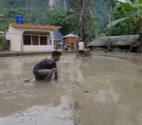 Usai Ngebajak Sawah, Ayah Lesti Kejora Bahagia Sang Istri Tercinta Antar Makanan 'Istriku Tersayang, Kade Gebis'