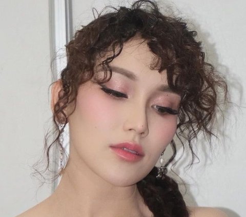 Ayu Ting Ting Reveals Spending Tens of Millions of Rupiah for Her New Nephew's Needs