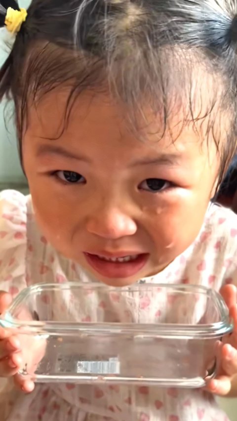 Too Engrossed in Watching TV to Ignore Meal Calls, Child Punished by Father Filling Bowl with Tears Until Full