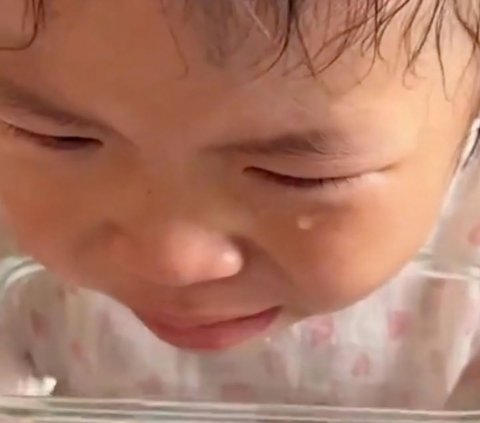 Too Engrossed in Watching TV to Ignore Meal Calls, Child Punished by Father Filling Bowl with Tears Until Full