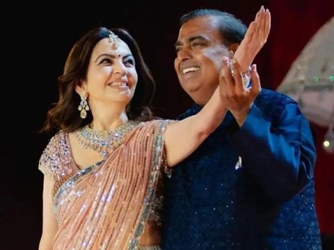 Portrait of Nita Ambani, the Wife of the Wealthiest Man in Asia, Her Necklace Worth Rp1 Trillion!