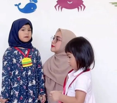 Ria Ricis Wujudkan Impian Bangun Sekolah, Ini Potretnya Sedang Mengajar