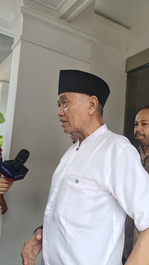 <br>Sambangi KPU, Eks Ketua KPK Minta Kepastian Hukum Soal Putusan Bawaslu Loloskan Jadi Anggota DPD