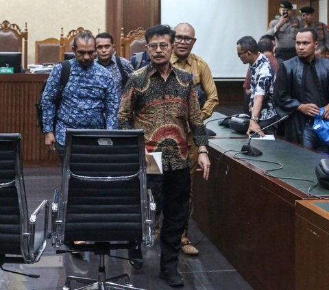 FOTO: Ekspresi Syahrul Yasin Limpo saat Berterima Kasih dan Minta Maaf usai Divonis 10 Tahun Penjara