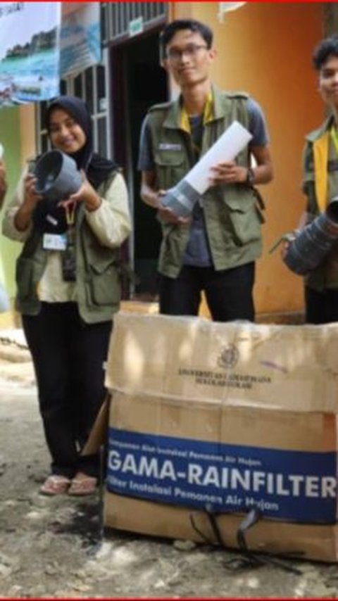 Inovasi Mahasiswa UGM saat KKN di Sulawesi Barat, Pasang Alat Pemanen Hujan dan Penerangan Jalan Bertenaga Surya