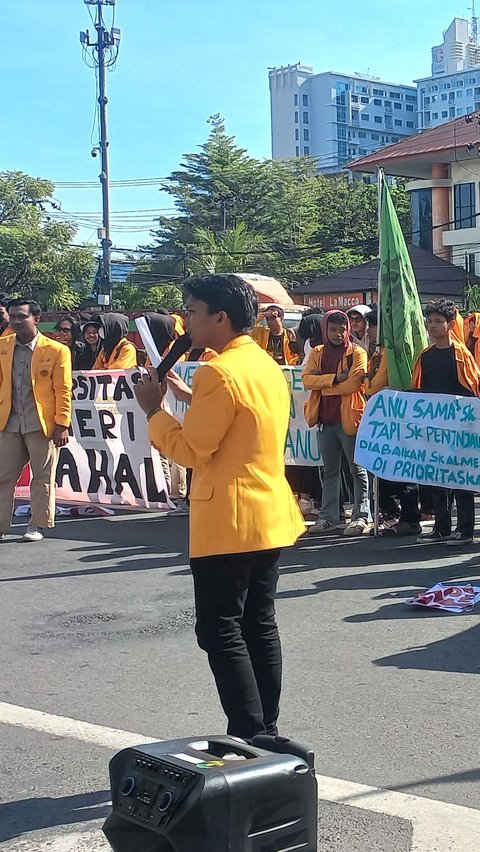 Pengakuan Mahasiswa UNM yang Didorong Dosen Gara-Gara Protes Kebijakan Kampus