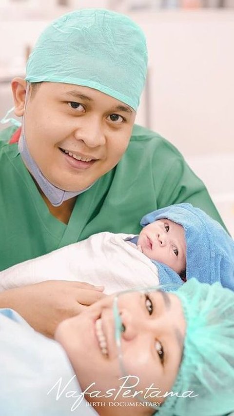 Gemas Banget! Potret Keponakan Baru Ayu Ting Ting