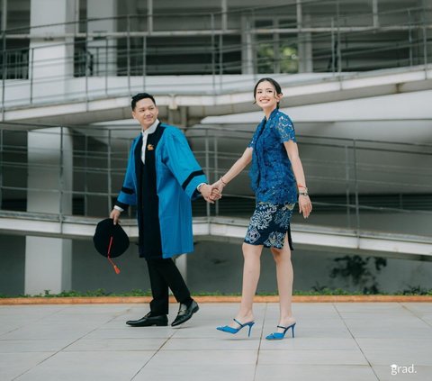 Bak Foto Prewed, ini Potret Kebersamaan Azriel Hermansyah dan Sarah Menzel di Acara Wisuda