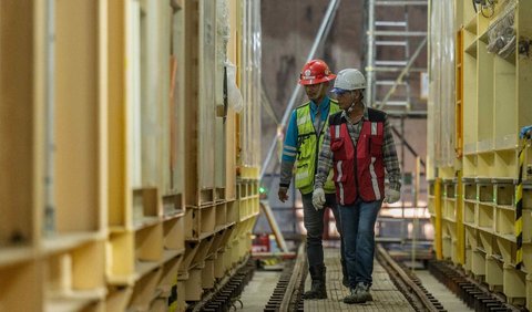 Sedangkan Stasiun Kota terdiri dari tiga lantai, dengan panjang stasiun sekitar 231,2 meter, lebar 17,3 meter, dan berada di kedalaman 23,75 meter.