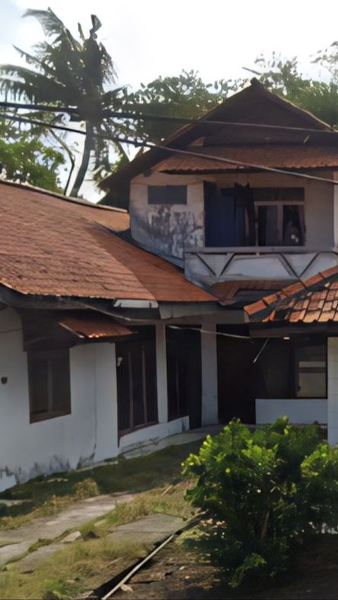 Horror Story of Newlyweds Occupying a Rental House, Bedroom Ceiling Creaks at 2 AM.