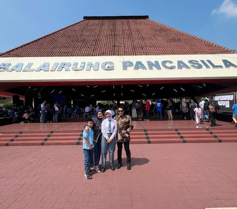 Foto-foto Juliana Moechtar saat Mengantar Sang Anak Sekolah di Taruna Nusantara, Ikut Jejak Sang Ayah di Militer?