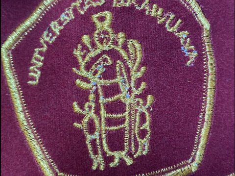 Portrait of Brawijaya University Logo Embroidered on Sash, Its Appearance Makes People Laugh