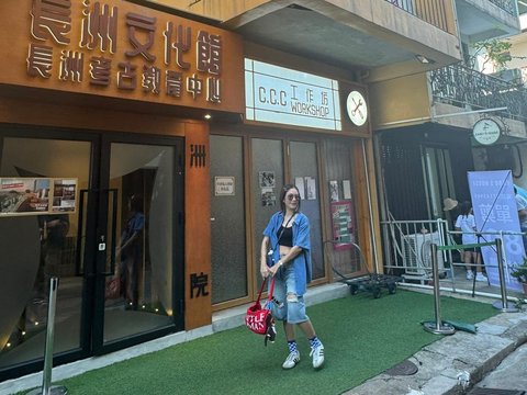 Vacation to the Oldest Cinema in Hong Kong on Cheung Chau Island: Meeting Stephen Chow and the Secret of Bakpao Safety