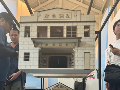 Vacation to the Oldest Cinema in Hong Kong on Cheung Chau Island: Meeting Stephen Chow and the Secret of Bakpao Safety