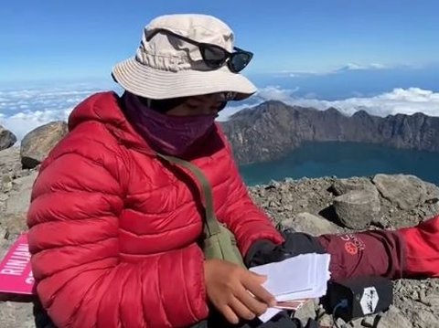 Viral Woman Opens Mountain Photo Jastip up to Rp10 Million Profit