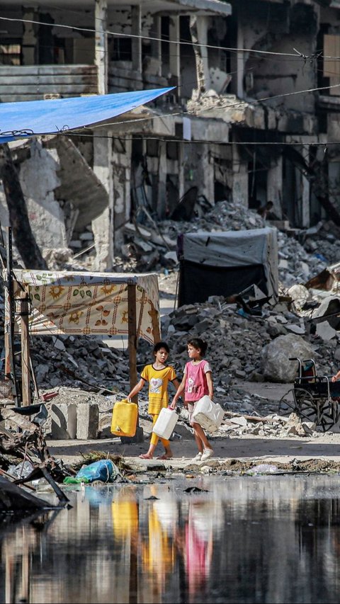 Anak-anak Gaza sudah sangat rentan terhadap penyakit, kata Abu, karena sistem kekebalan tubuh mereka terganggu oleh kekurangan gizi. Foto: Bashar Taleb/AFP<br>