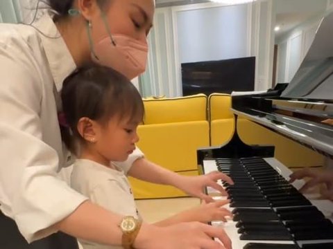 Foto-foto Terbaru Claire Anak Shandy Aulia yang Kini Tumbuh Besar, Mewarisi Paras Cantik Sang Mama