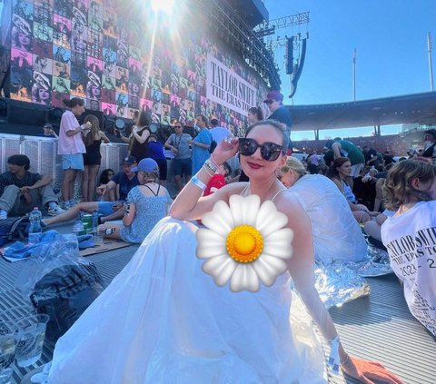 Potret Donna Agnesia Nonton Konser Taylor Swift di Swiss, Netizen 'Ibu Tiga Anak Wow, Menyala Gak Tuh'