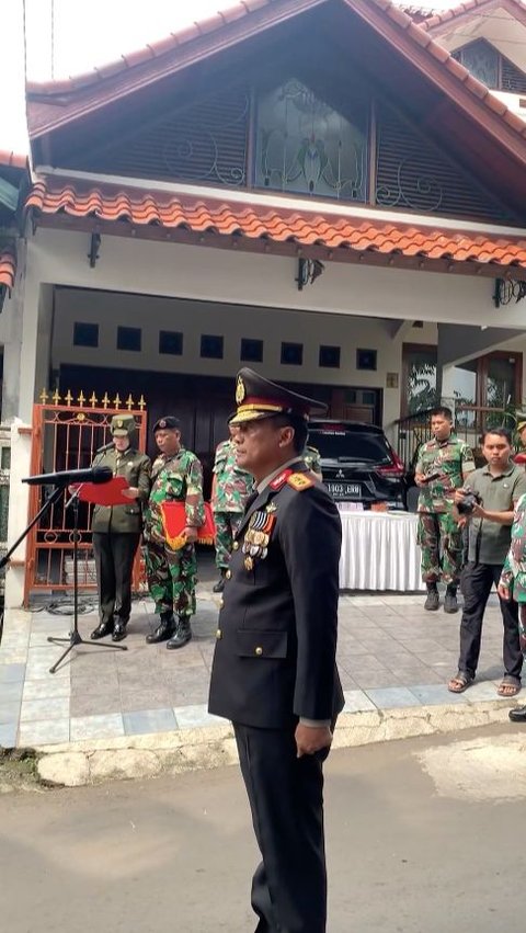 Pemakaman Ayah Irjen Krishna Murti secara Militer<br>