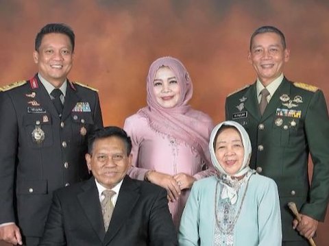 Momen Ayah Irjen Krishna Murti Dimakamkan Secara Militer, Suara Sang Anak Jenderal TNI saat Bacakan Riwayat Hidup Penuh Haru