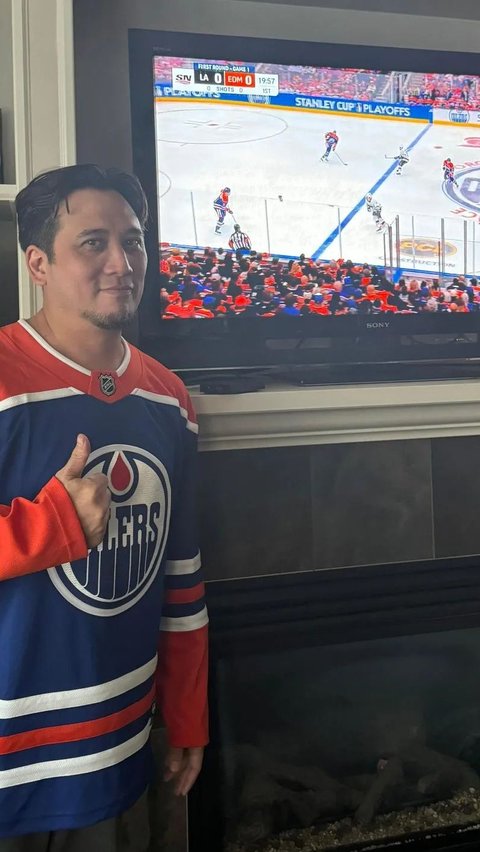 Apparently, Tengku is a supporter of the hardcore line of the Oilers hockey team from that city.