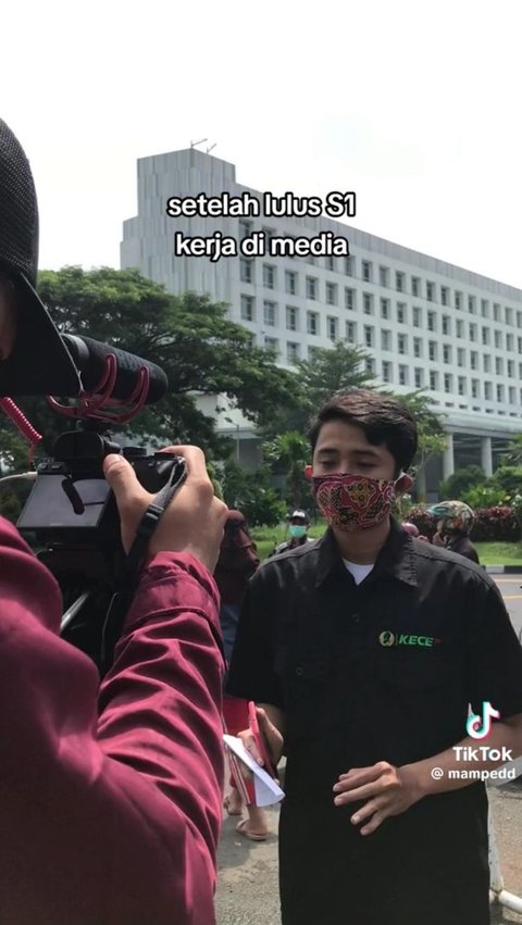 Setelah lulus S1, ia pun sempat bekerja di salah satu perusahaan media.