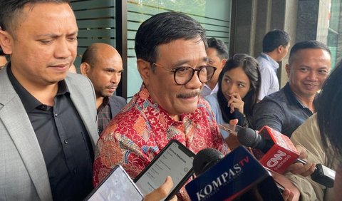 Sebelumnya, Ketua DPP PDI Perjuangan Djarot Syaiful Hidayat menyatakan pihaknya akan mendukung Ketua DPD PDIP Banten Ade Sumardi untuk maju  di Pilkada Banten.