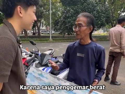 Momen Pelukis Asal Solo Berikan Lukisan untuk Willie Salim Ini Viral, Tuai Komentar Warganet