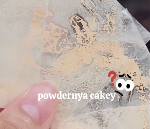 Powder becomes Cakey After Being Taken with Wet Makeup Tool? Tape is the Solution