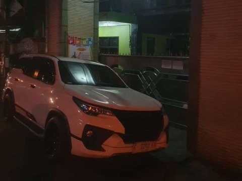 Child Fails PPDB, Parents Park Fortuner in Front of SMP School Gate in Bogor