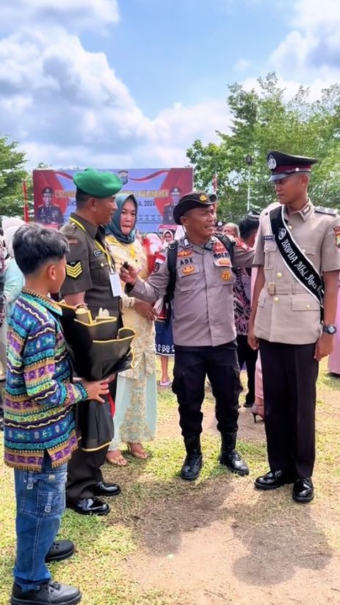 Keluarga Bangga dengan Prestasi Anaknya<br>