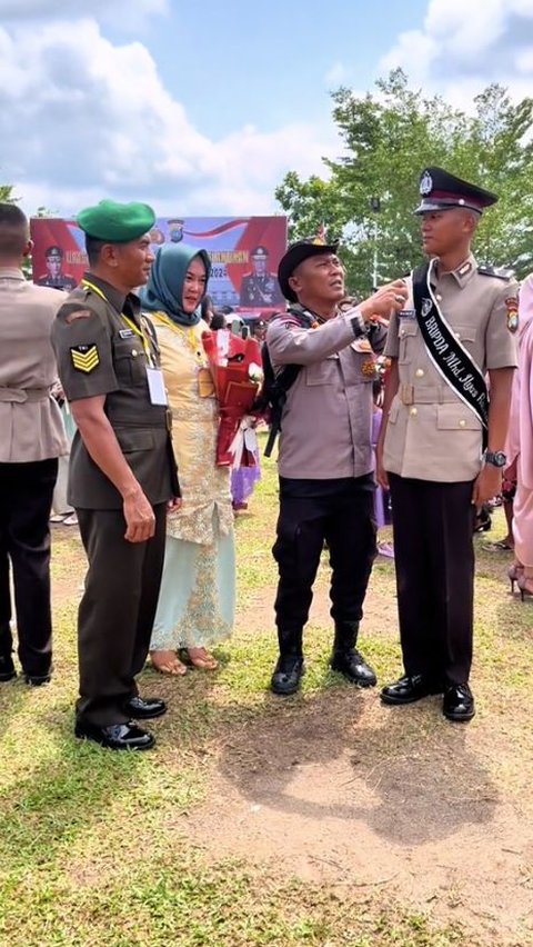 Ayah TNI Datang ke Acara Pelantikan Putranya, Dapat Nasehat dari Senior ‘Jangan Kau Aneh-aneh’<br>