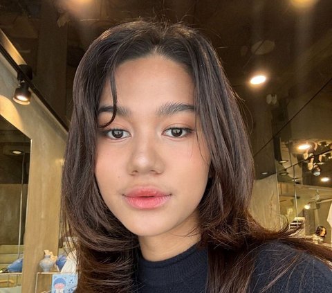 10 Latest Photos of Azizah Salsha Showing off Her New Hair, Styled at a South Korean Salon