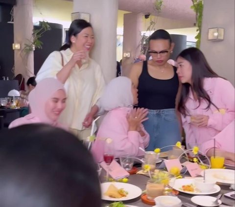 Potret Geng Cendol Arisan di Acara Nagita Slavina, Mayoritas Pakai Baju Pink Cantik-cantik Semua