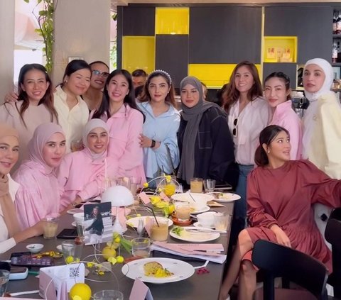 Potret Geng Cendol Arisan di Acara Nagita Slavina, Mayoritas Pakai Baju Pink Cantik-cantik Semua